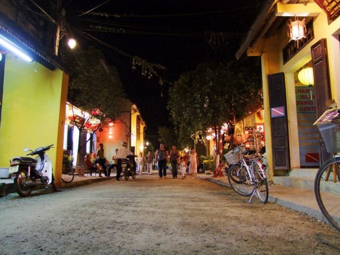 rue de nuit hoi an - vietnam
