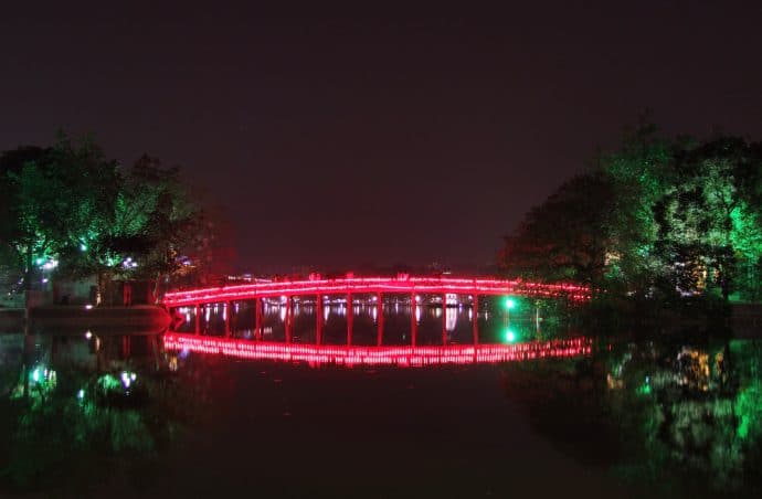 lac hoan kiem nuit hanoi - vietnam 2010