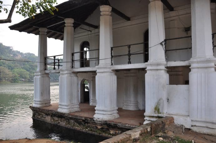 queens bath lac kandy - sri lanka