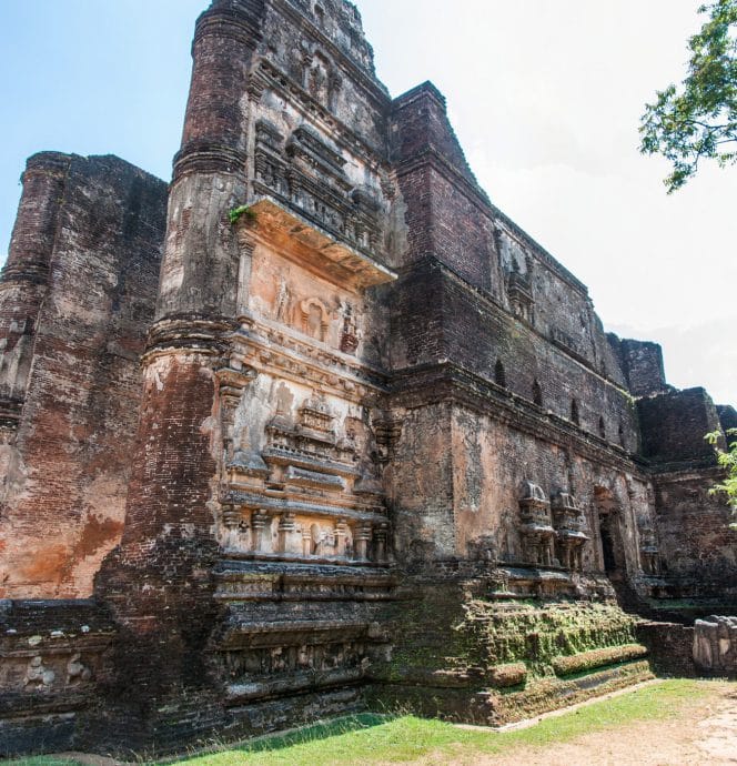 porte lankatilaka vihara image house - polonnaruwa sri lanka