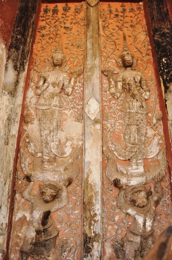 Superbe Porte Sculptee Au Wat Sisaket Vientiane Laos