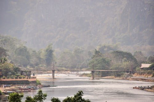 6-Pont enjambant riviere Vang Vieng