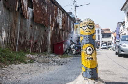 Dans le petit passage entre Armenian Street et Ah Quee Street, cette oeuvre d'Ernest Zacharevic utilise le plot pour faire 2 Minions (du film d'animation Moi, moche et méchants)