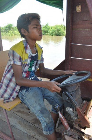 conducteur bateau village kompong phluk