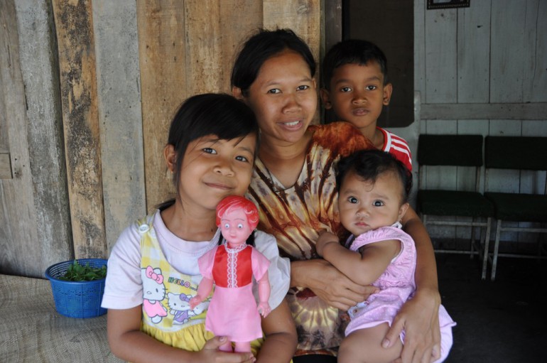 famille borobudur ile java indonesie