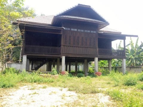 vieille maison sur pilotis bois lampang thailande