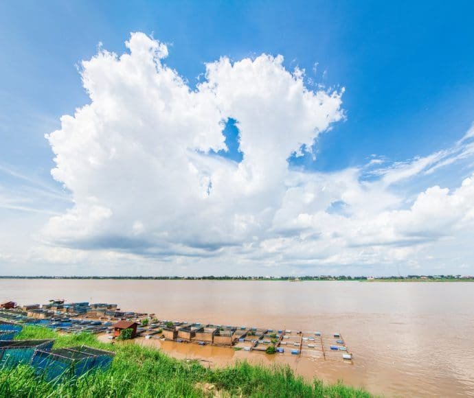 fleuve mekong mukdahan en juin