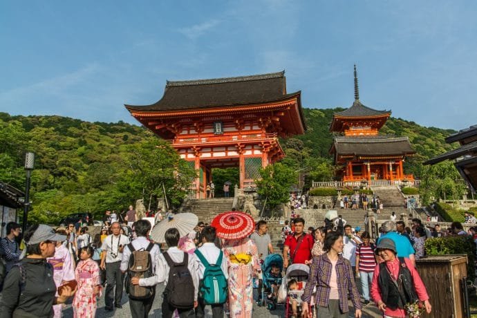 au pied du temple kiyomizu dera