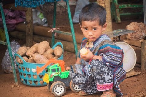 enfant tribu montange doi ang khang - thailande
