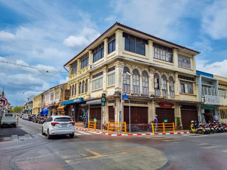 angle rue yaowarat et krabi road phuket town