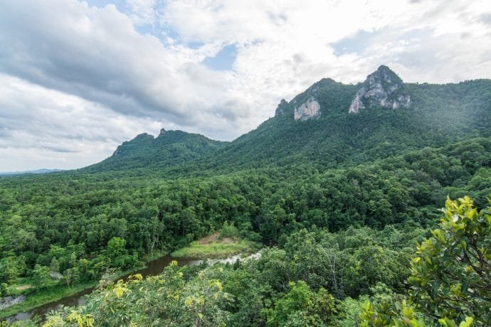 montagne wat phra bat phu pha daeng - thailande