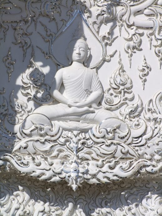 bouddha meditation temple blanc chiang rai
