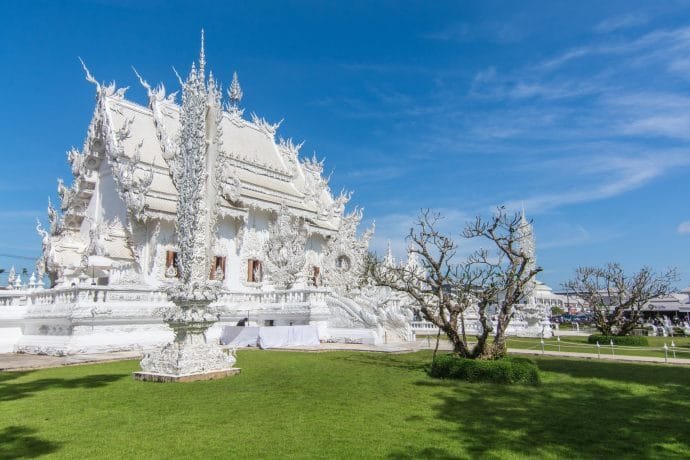 wat rong khun temple blanc chiang rai - thailande
