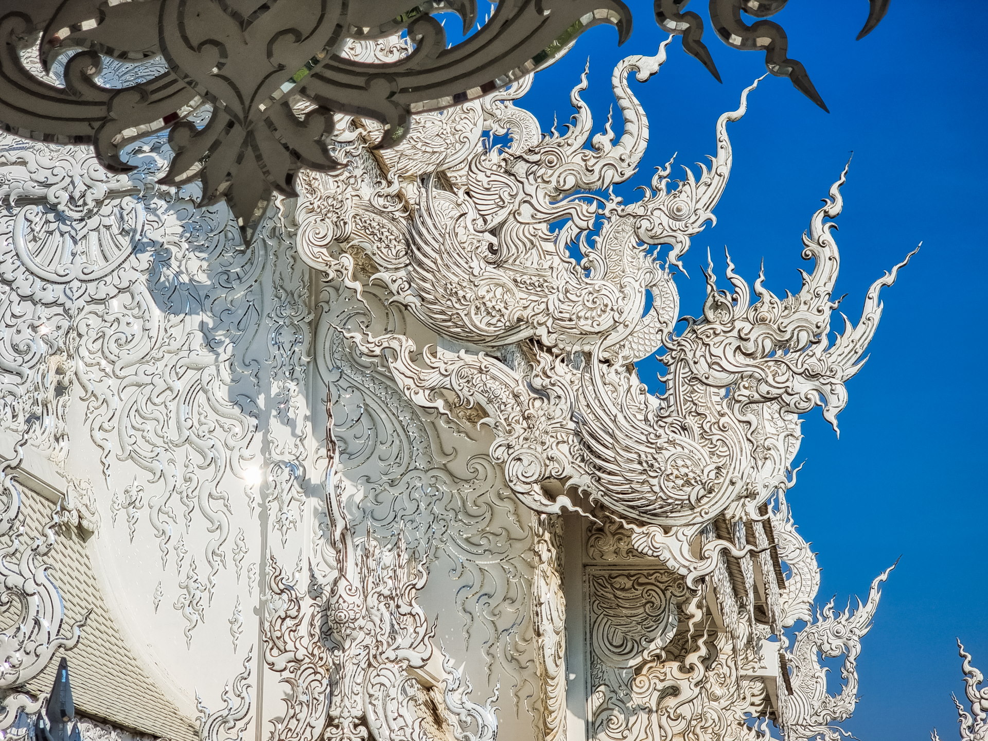 Wat Rong Khun: the unmissable white temple of Chiang Rai