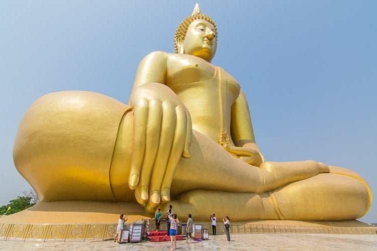le grand bouddha wat muang - ang thong - thailande