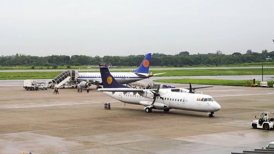 Avions sur le tarmac à l’aéroport international de Yangon - Myanmar