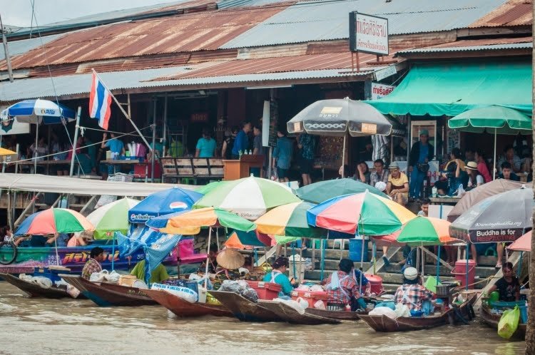 bateaux marché flottant amphawa - thailande