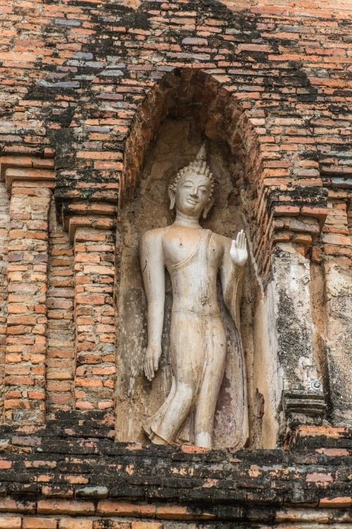 bouddha marche wat mahathat parc historique sukhothai