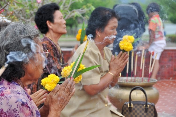 respect au roi ramkhamhaeng parc historique sukhothai - thailande