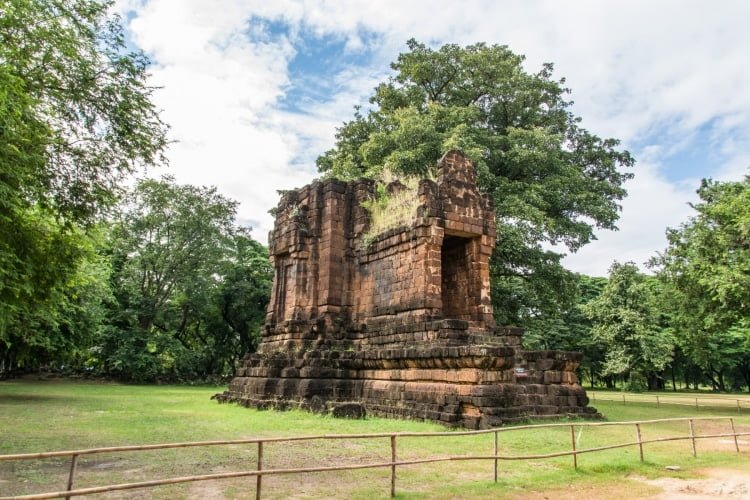 temple khmer san ta pha daeng sukhothai