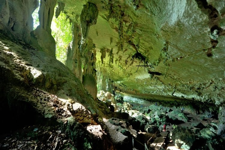 interieur-grotte-de-niah-miri-sarawak-malaisie