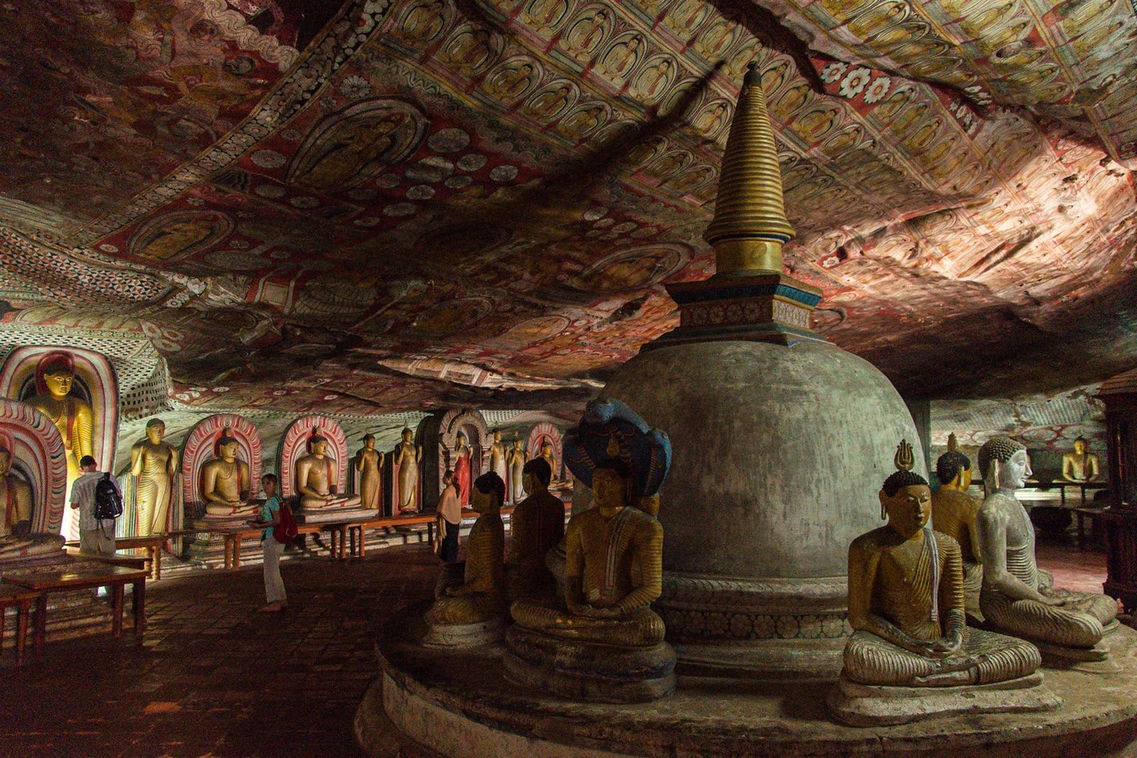 interieure grotte temple or dambulla – sri lanka