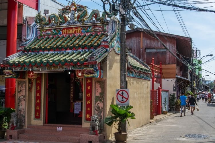 petit temple chinois chanthaboon waterfront - chanthaburi - thailande