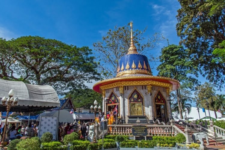 sanctuaire somdej phrachao taksin maharat - chanthaburi - thailande
