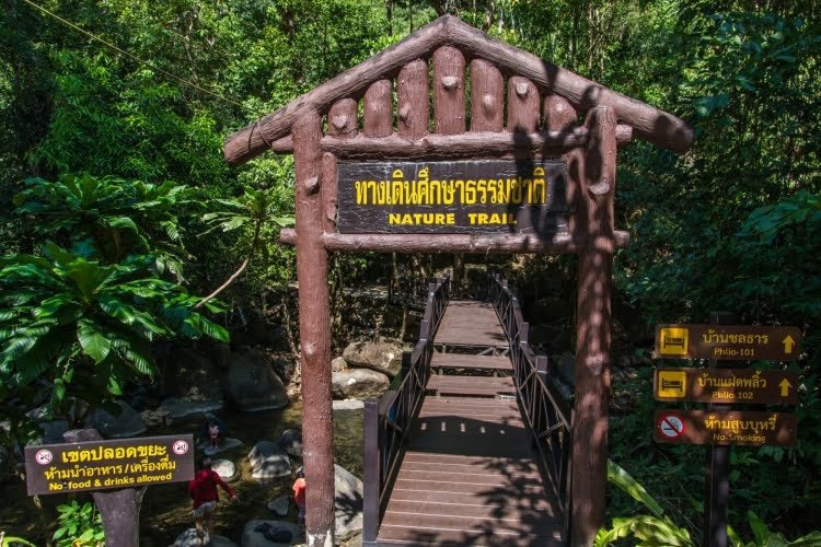 entree trail parc national namtok phlio - chanthaburi - thailande