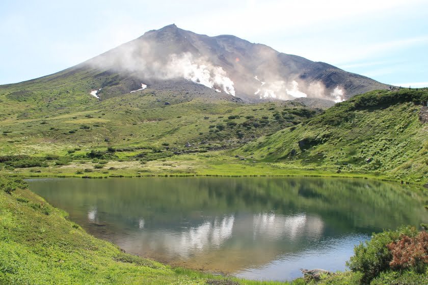 cratere fumant mont asahi daisetsuzan hokkaido japon