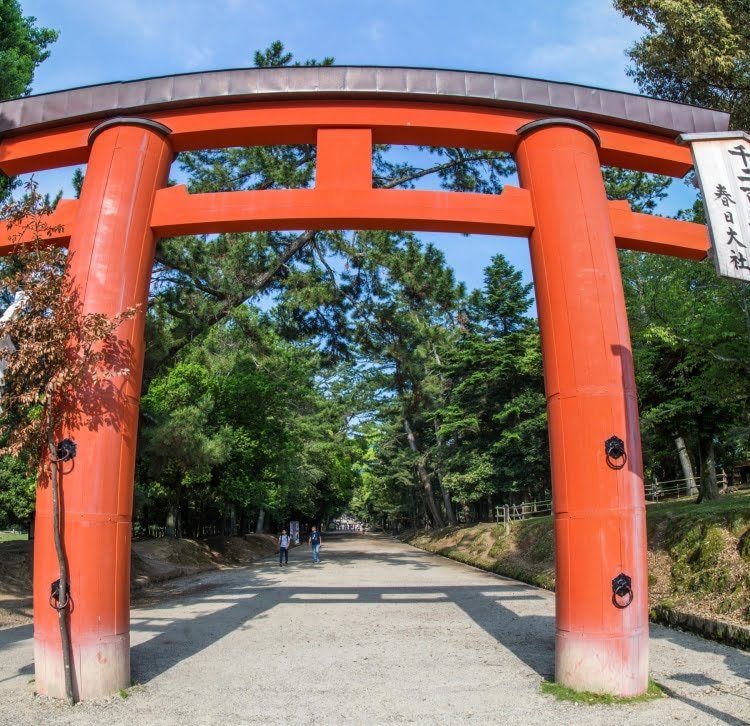 ichi no torii of kasuga taisha - nara - japon