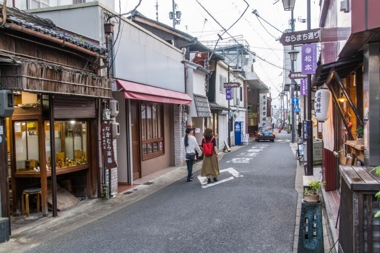 petite rue vers shimomikadocho nara - japon