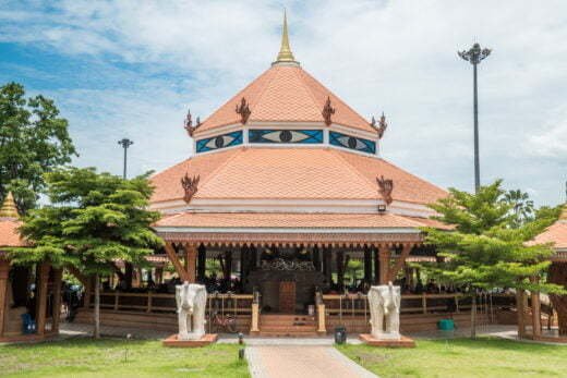 hall phra rahu Wat Sisrathong - nakhon pathom
