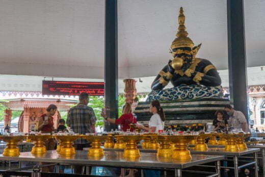 statue phra rahu Wat Sisrathong - nakhon pathom