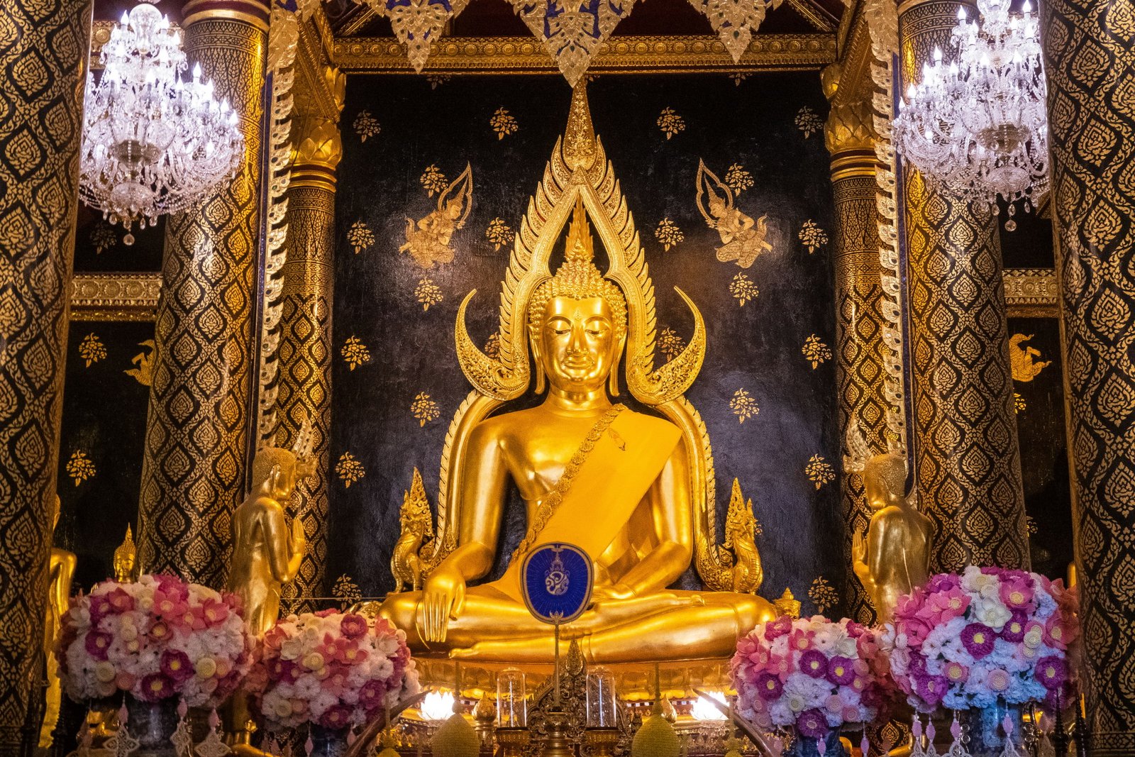 statue bouddha interieur wat phra sri rattana mahathat - phitsanulok