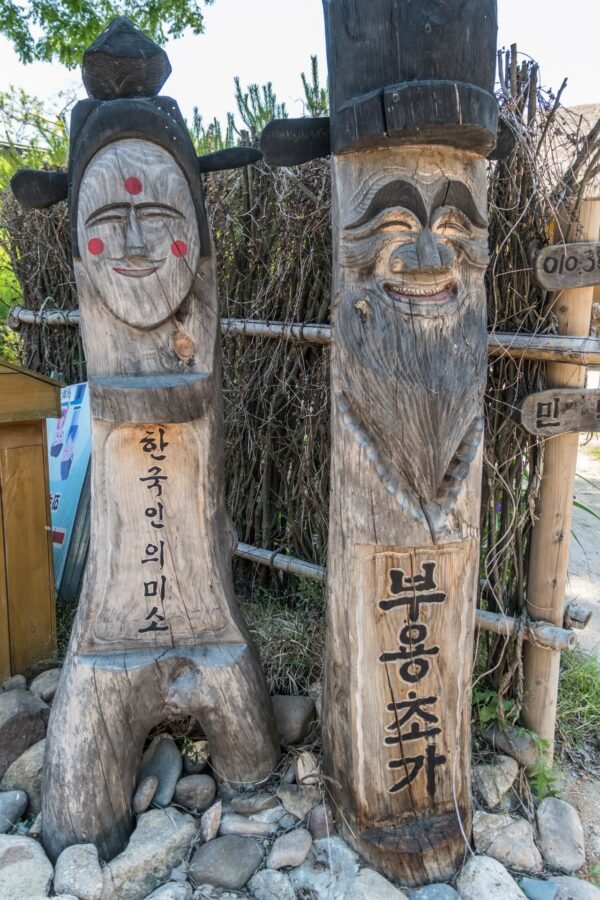 statues village hahoe coree du sud