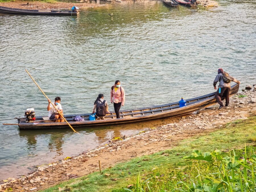 bateau traversée vers le de village huay pu keng