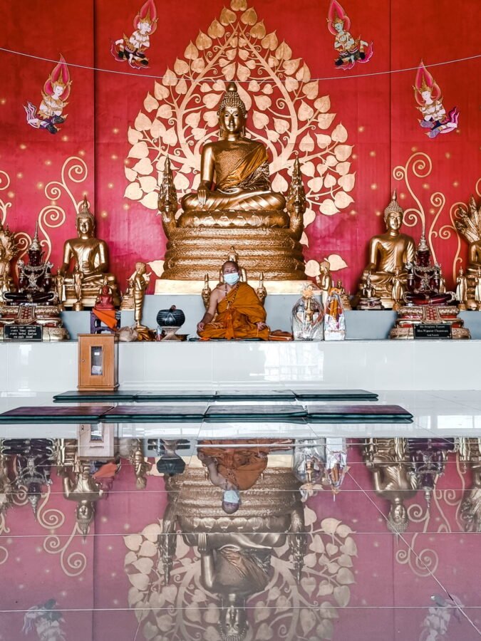 moine au grand bouddha de phuket